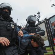 Rusia endurece el castigo a voluntarios que se rindan y se nieguen a combatir