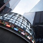 BMV avanza en línea con Wall Street antes de la decisión del Banxico