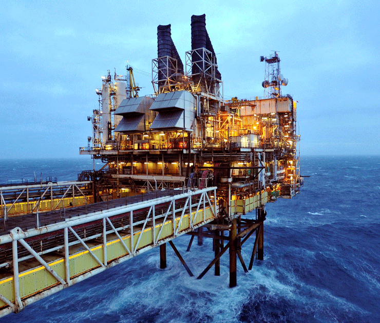 BP cierra su producción de petróleo en dos plataformas ante paso del huracán "Ian"