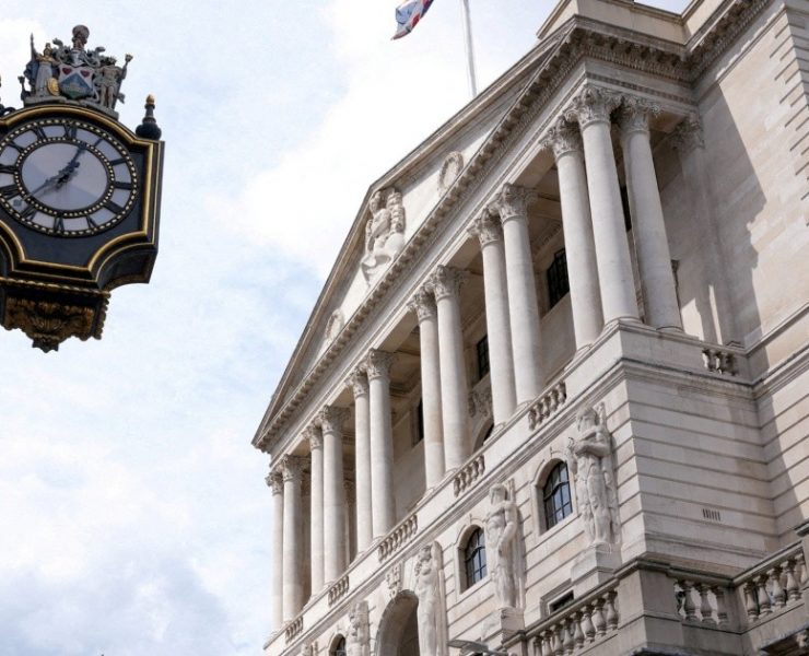 El Banco de Inglaterra comprará obligaciones de Estado para equilibrar el mercado; la libra cae 1.2%