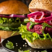El emprendedor que crea hamburguesas en el laboratorio… sabor carne