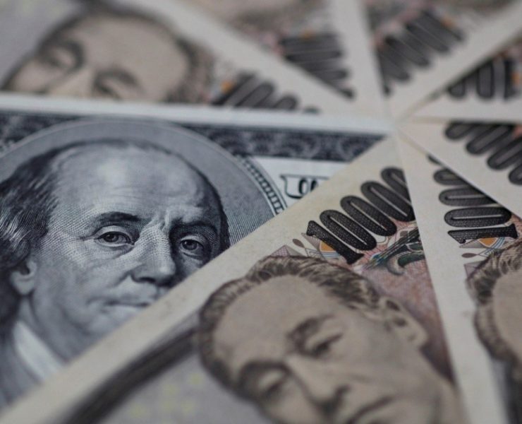 Japón interviene en el mercado de divisas por primera vez desde 1998 para frenar la caída del yen