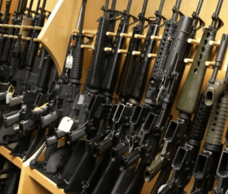 Juez en EU desestima demanda de México contra fabricantes de armas