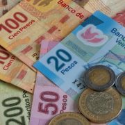 Peso mexicano se aprecia tras tocar su peor nivel en ocho semanas