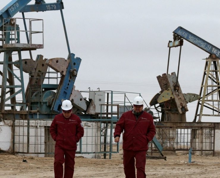 Precios del petróleo cierran con pérdidas tras sesión volátil