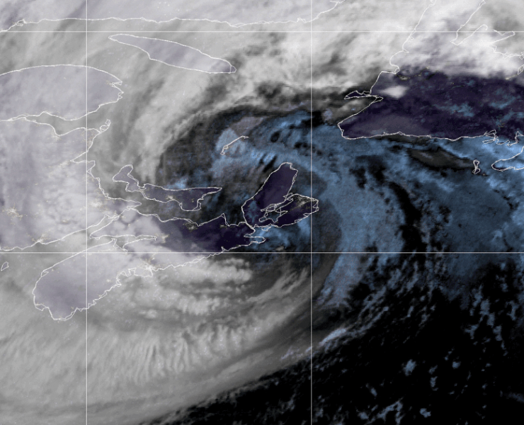 Tormenta tropical "Fiona" toca tierra en Canadá y deja medio millón de hogares sin electricidad