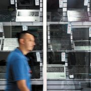 Ventas minoristas marcan nuevo récord en medio de escalada inflacionaria