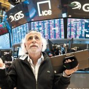 Wall Street cierra semana de fuertes caídas; Dow Jones se salva del bear market