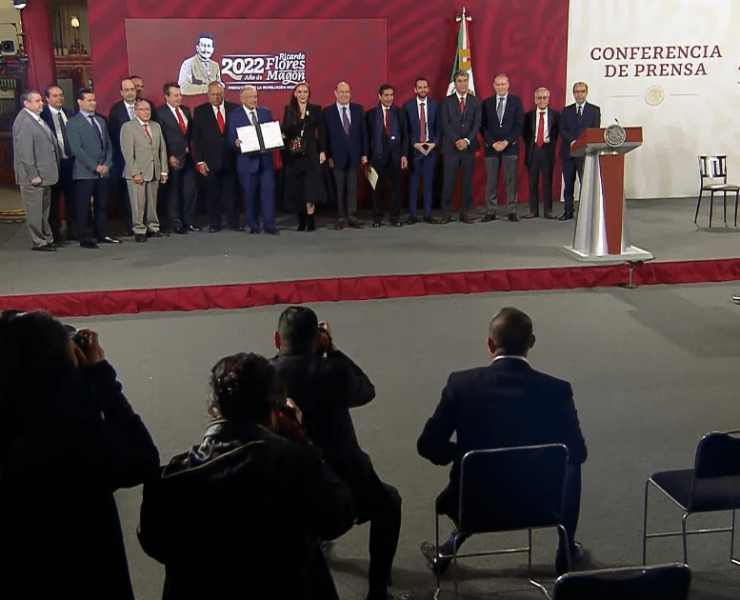 AMLO firma nuevo acuerdo con empresarios para ampliar el Pacic