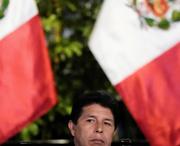 AMLO pide al Congreso peruano autorizar viaje de Pedro Castillo a México