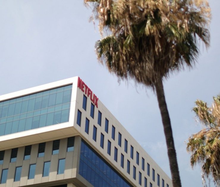 Acciones de Netflix suben más de 5% tras presentar su nuevo paquete con anuncios