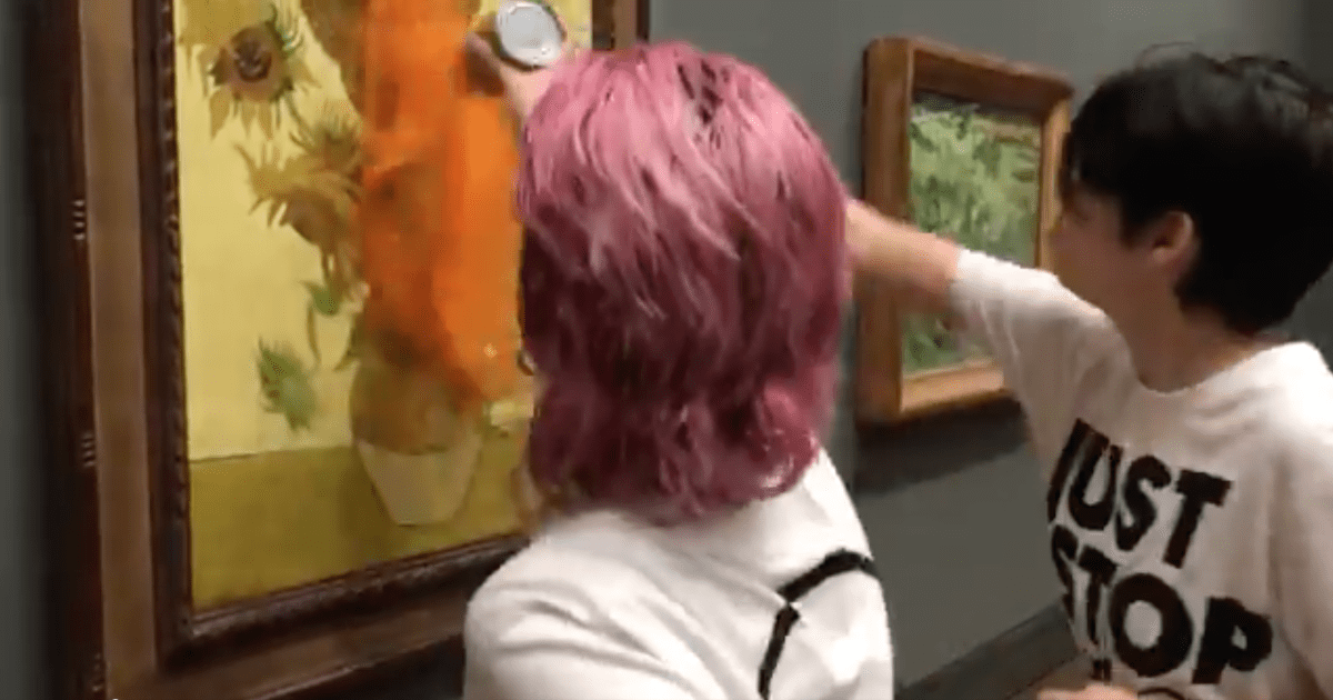 Activistas de "Just Stop Oil" arrojan latas de sopa sobre "Los girasoles" de Van Gogh