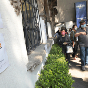 Brasileños que radican en México acuden a la embajada para participar en las elecciones presidenciales