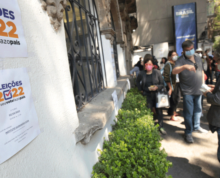 Brasileños que radican en México acuden a la embajada para participar en las elecciones presidenciales