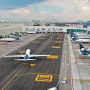 Estados Unidos aún no aprueba plan de aviación mexicano, dice la FAA