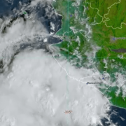 Orlene se convierte en huracán categoría 1 frente a costas mexicanas