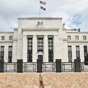 Petróleo subió ante especulación sobre una moderación de la Fed