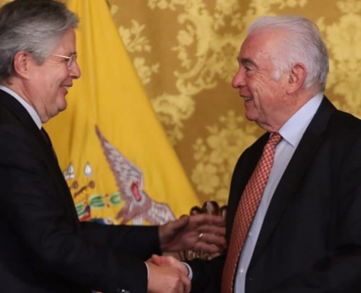 Presidente de Ecuador designa a Fernando Santos como nuevo ministro de Energía
