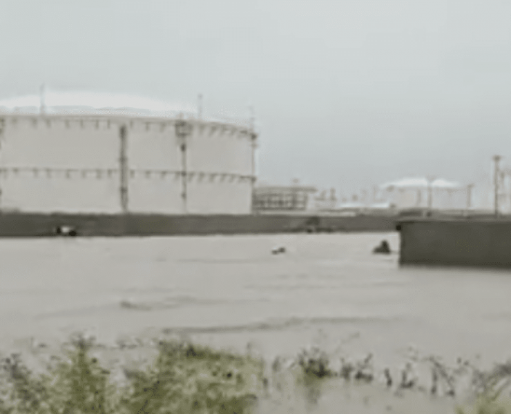 Se inunda refinería Dos Bocas y le llueven críticas a Nahle en redes sociales por presumir instalaciones completamente secas