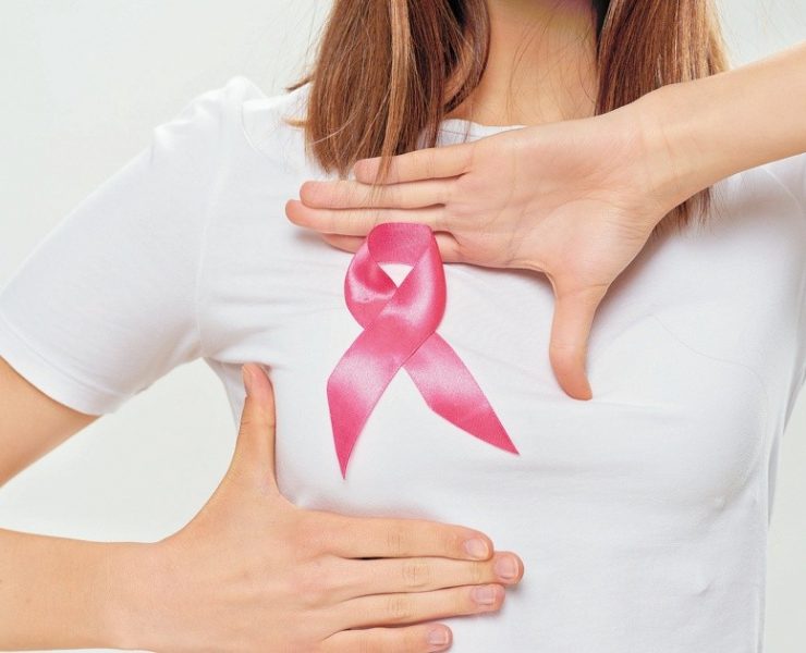 Seguro de gastos médicos urge contra el cáncer de mama