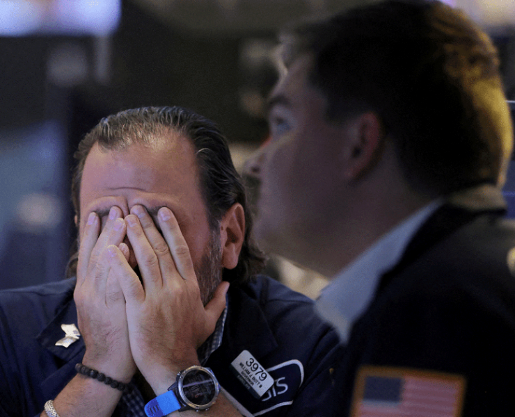 Wall Street cae tras datos de empleo que elevan temor a alzas de tasas