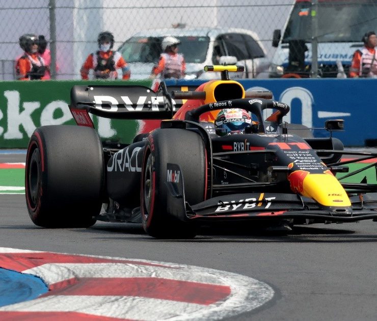 lidera Russell y complicado para Checo