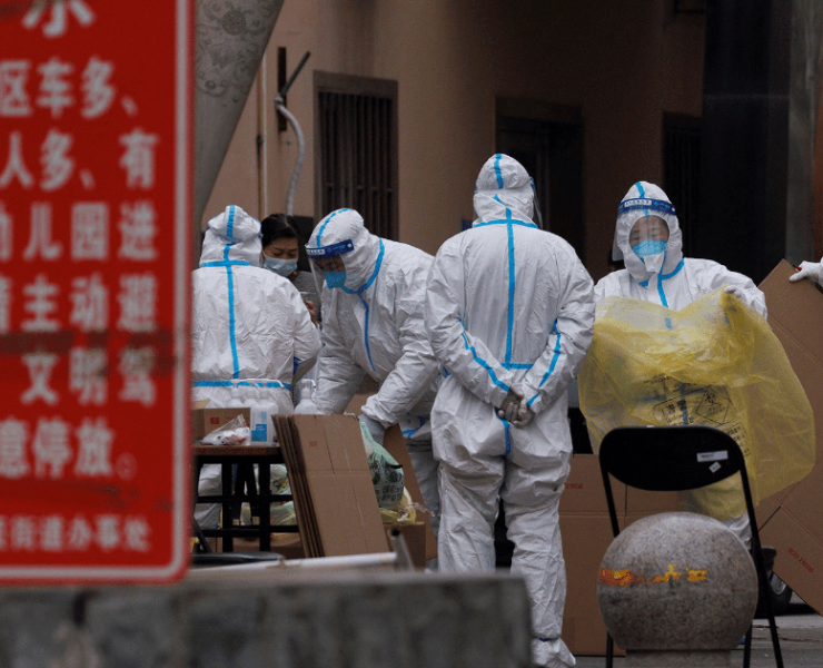 China reporta 24,473 nuevos casos de Covid-19; algunos negocios de Pekín cierran sus puertas