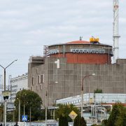Jefe del OIEA denuncia ataques "deliberados" en central nuclear en Ucrania