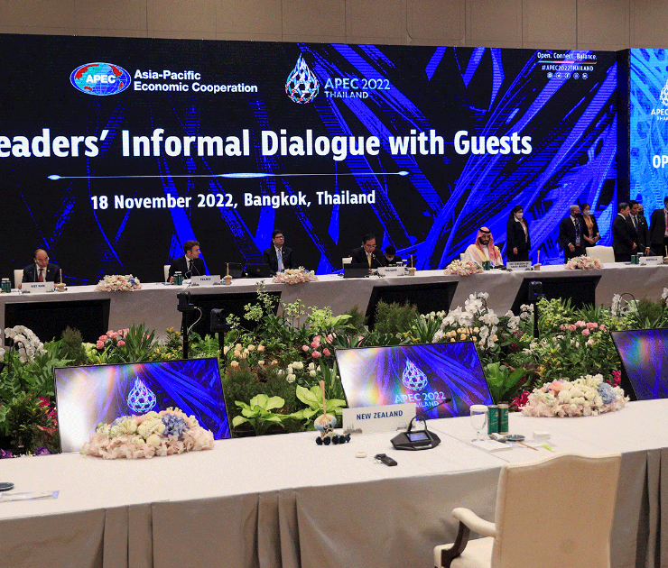 La APEC se compromete a impulsar el comercio en medio de retos geopolíticos