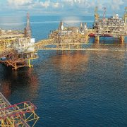 Reino Unido extenderá los impuestos extraordinarios a las empresas energéticas: The Times