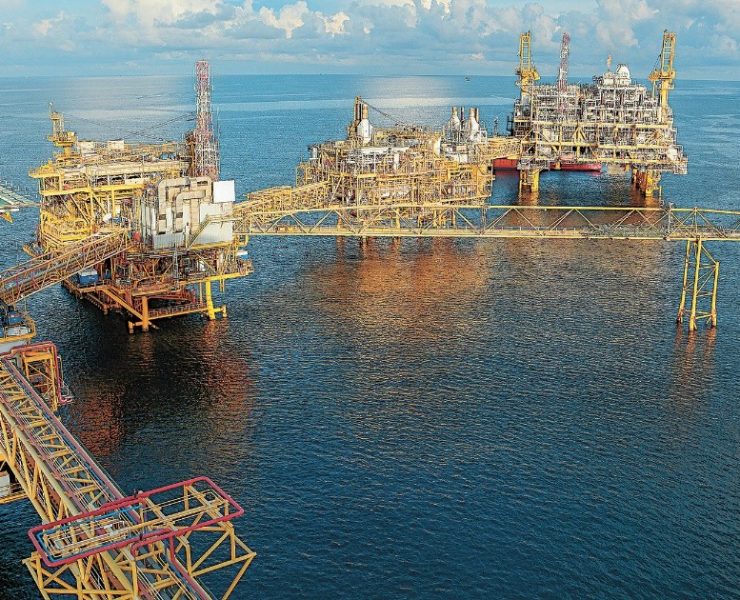 Reino Unido extenderá los impuestos extraordinarios a las empresas energéticas: The Times