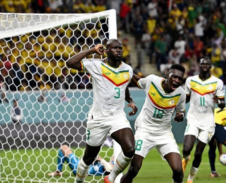 Senegal consigue su boleto a octavos tras vencer 2-1 a Ecuador