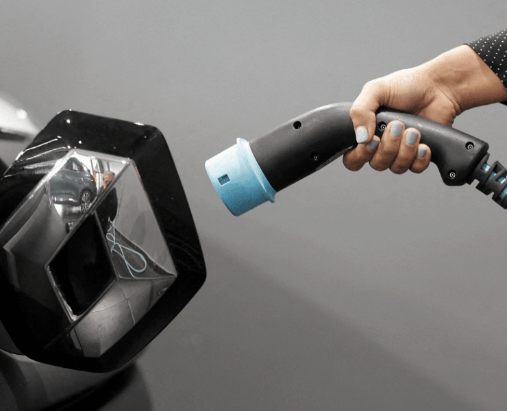 Unión Europea eleva tono contra subsidios de EU para incentivar compra de autos eléctricos