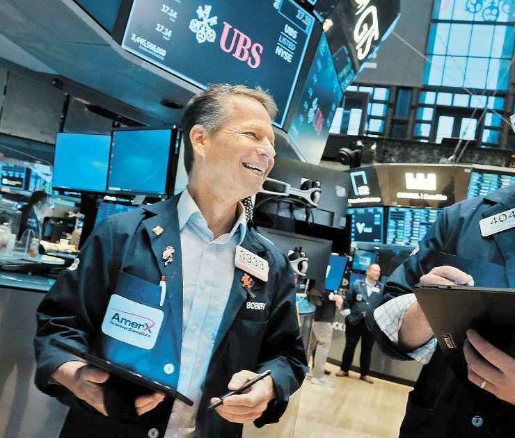 Wall Street cierra en positivo; Nasdaq anota su mejor semana desde marzo