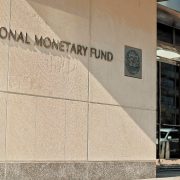 Argentina consuma apretón fiscal para cumplir con el FMI