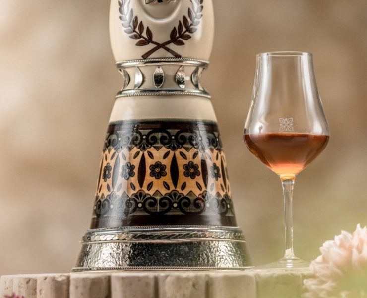 Arquitectura, arte sacro y orfebrería se funde en tres joyas artesanales para el tequila