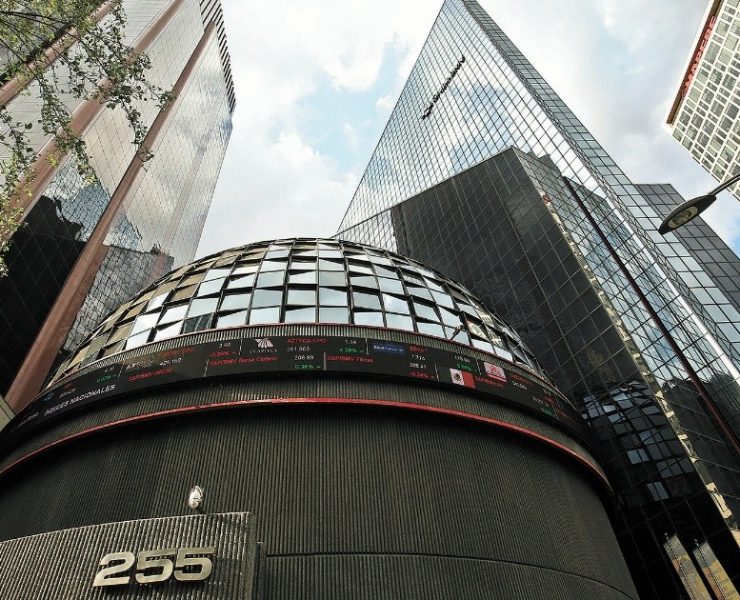 BMV interrumpe racha de cuatro caídas, pero liga tres semanas con pérdidas