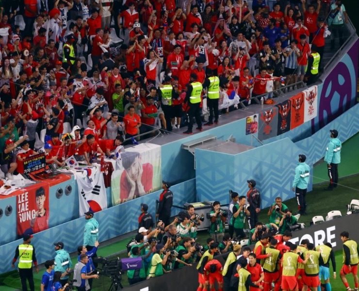 Corea del Sur vence 2-1 a Portugal y se mete dramáticamente a octavos del Mundial