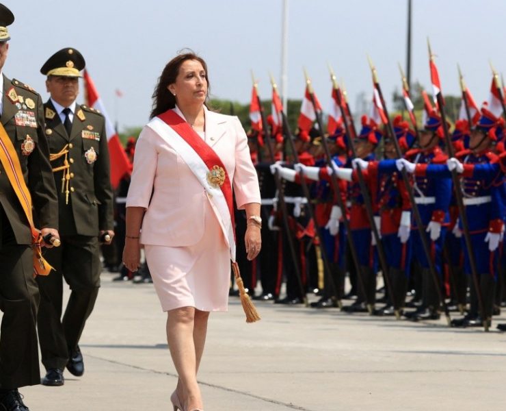 El descontento crece en Perú, mientras la presidenta Dina Boluarte negocia un nuevo gobierno