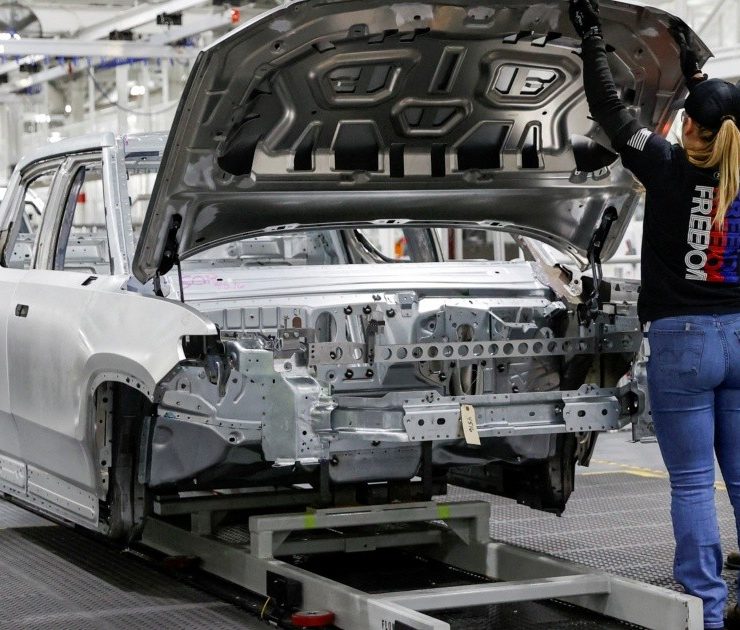 El mercado laboral en EU se mantiene muy sólido durante noviembre pese a grandes despidos