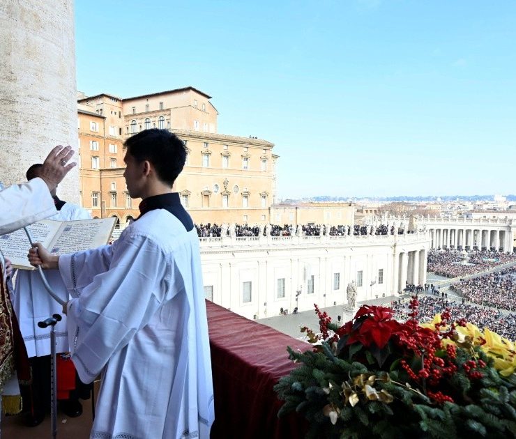 El mundo vive una grave carestía de paz, dice el Papa Francisco en su mensaje de Navidad