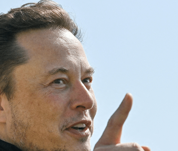 Elon Musk restablece algunas cuentas de periodistas suspendidas en Twitter