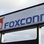 Foxconn busca restablecer producción en su planta de la ciudad del iPhone tras protestas