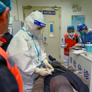 La OMS pide a China transparencia en datos sobre nueva ola de Covid-19