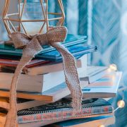 Sofá, café y libro: ¿qué leer estas vacaciones?