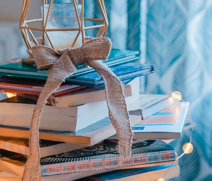 Sofá, café y libro: ¿qué leer estas vacaciones?