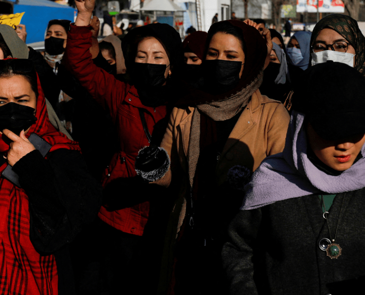 Talibanes prohíben a las mujeres trabajar para organizaciones no gubernamentales en Afganistán