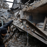 Ucrania avanza en restaurar servicios de electricidad tras bombardeos masivos de Rusia