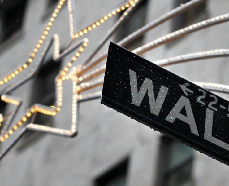 Wall Street abre a la baja; datos económicos decepcionan al mercado