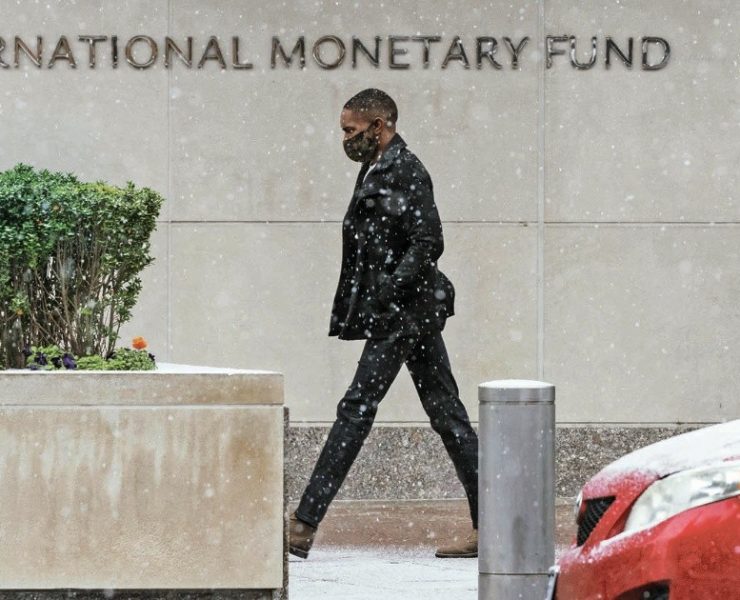 deuda mundial está muy por encima de niveles prepandemia pese a fuerte caída de 2021